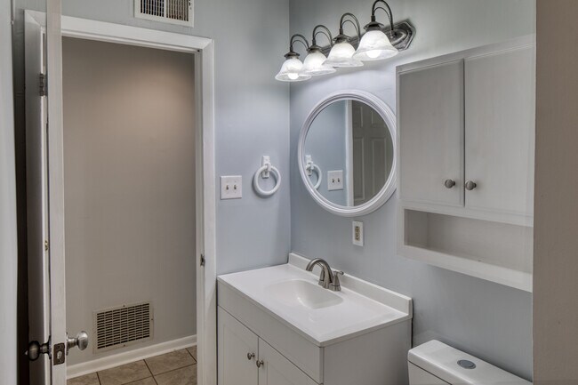 Building Photo - 28 Silverstone Cir