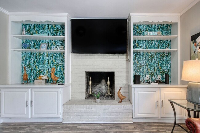 Building Photo - 1563 Elizabeth Rd