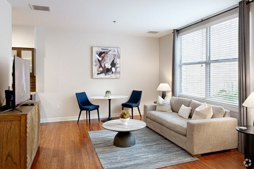 Commuter 5 - Living Area - Metro67