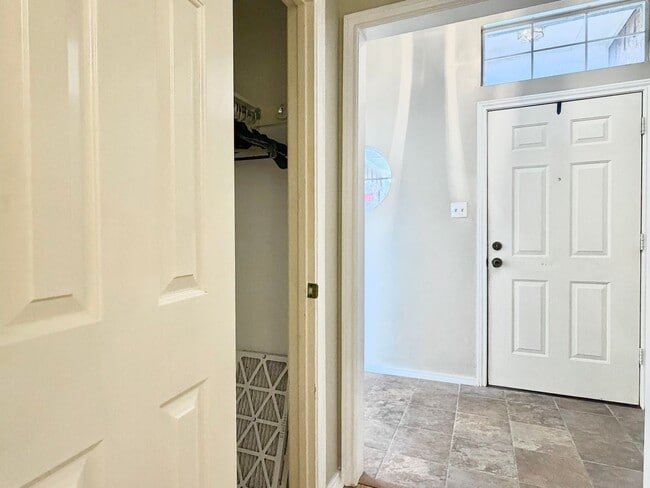 Building Photo - 2633 Bauer Dr