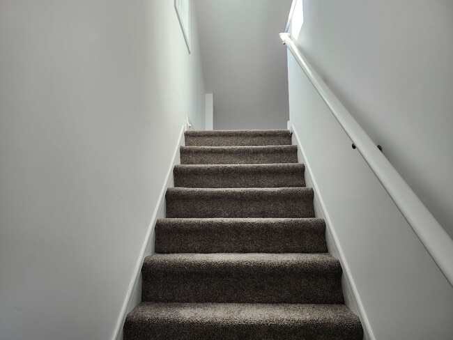 Building Photo - Large, Remodeled Single Family 4 BR House in Staunton