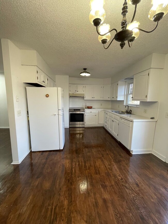 Building Photo - 618 Wilson St