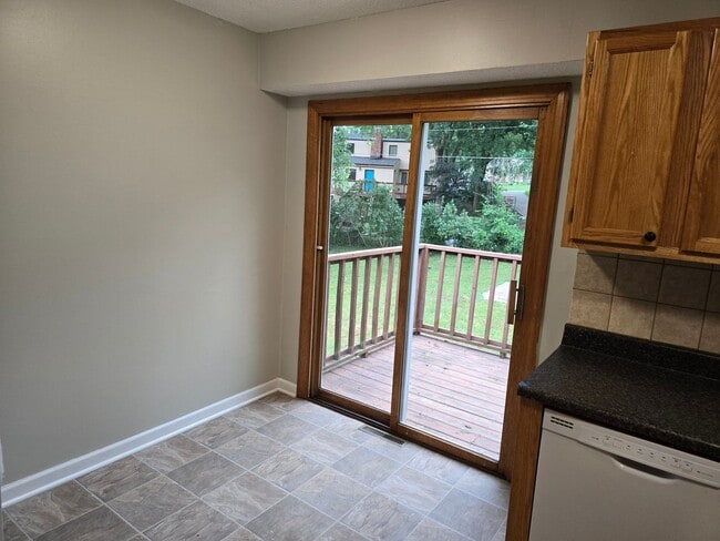 Building Photo - 5814-5816 NW Walnut Ct