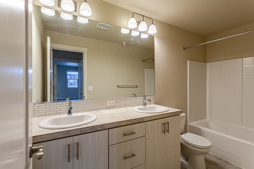 Building Photo - 16323 NW Chadwick Way