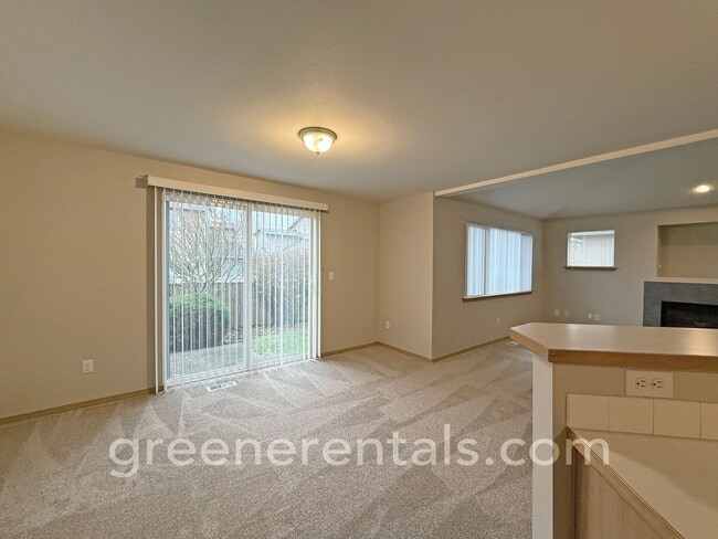 Building Photo - 3 Bed 2.5 Bath Townhouse in Lancaster off ...