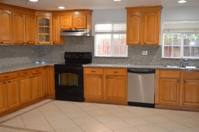 Building Photo - 217 Mitchum Dr