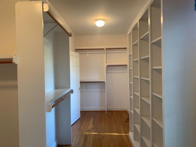 Building Photo - 101 Westbury