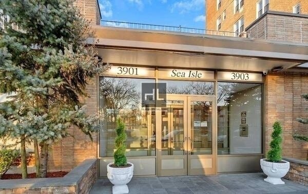 Building Photo - NOSTRAND AVENUE