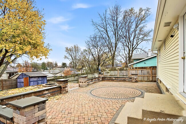 Building Photo - 1219 Brentwood Dr