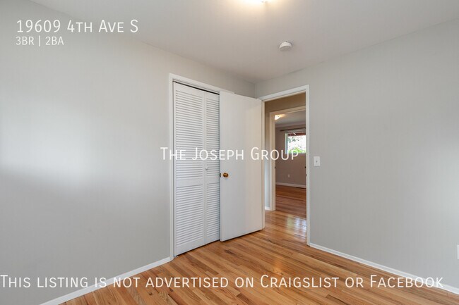 Building Photo - Beautifully updated 3 bed/1.75 bath in Des...