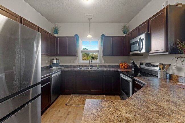 Building Photo - Colony at Towne Pointe