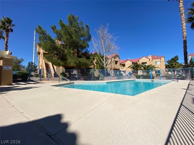 Building Photo - 900 Heavenly Hill Ct