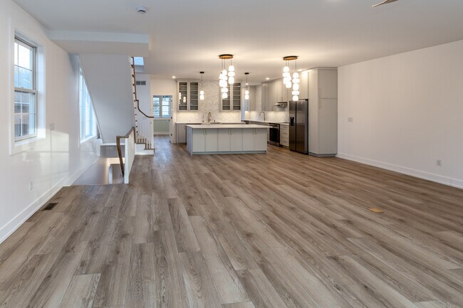 Building Photo - 17 Wilson St