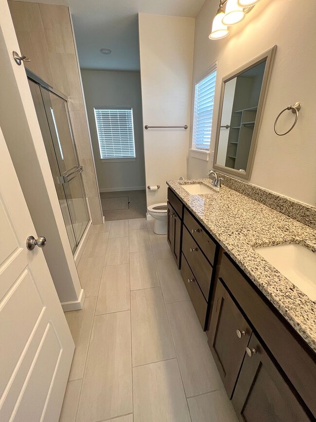 Building Photo - Well Kept Single Family Detached Home with...