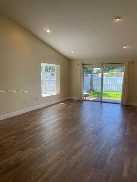 Building Photo - 11160 SW 11th Pl