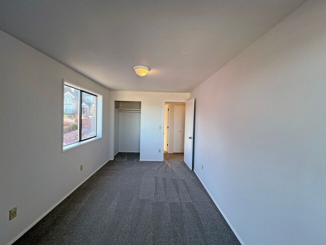 Building Photo - 1507 63rd Ave NE