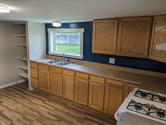 Building Photo - 3 Bed 2 Bath House Near Downtown Belgrade - Dogs Negotiable!