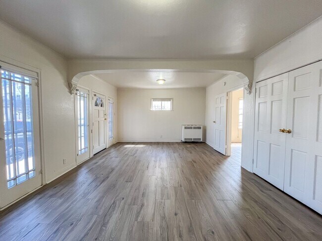 Interior Photo - 1450 W 39th St