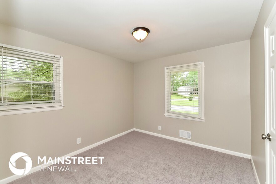 Building Photo - 2882 Green Trail Dr