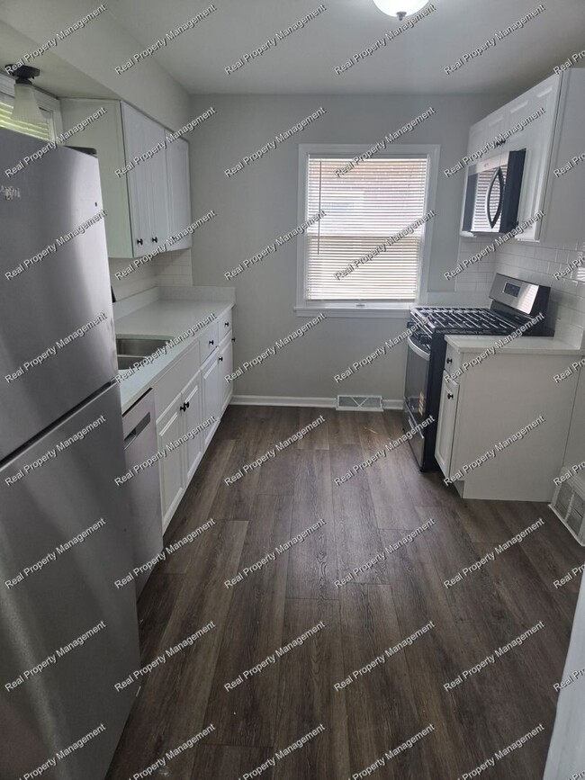 Building Photo - Great Location All Brick 2 Story