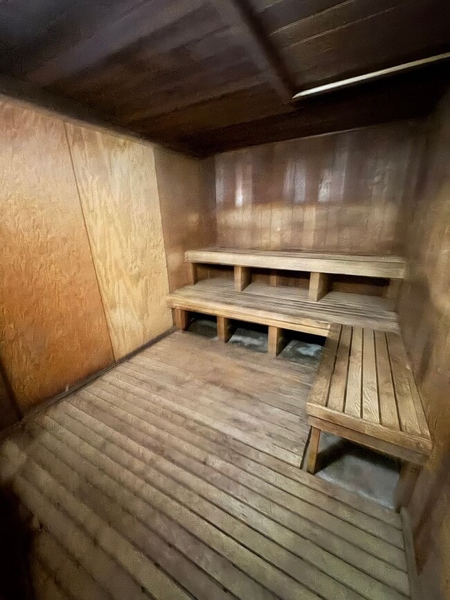 Building Photo - 1 Bed 1 Bath renovated with parking at Alo...