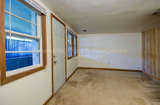 Building Photo - 1704 Belleview Ave
