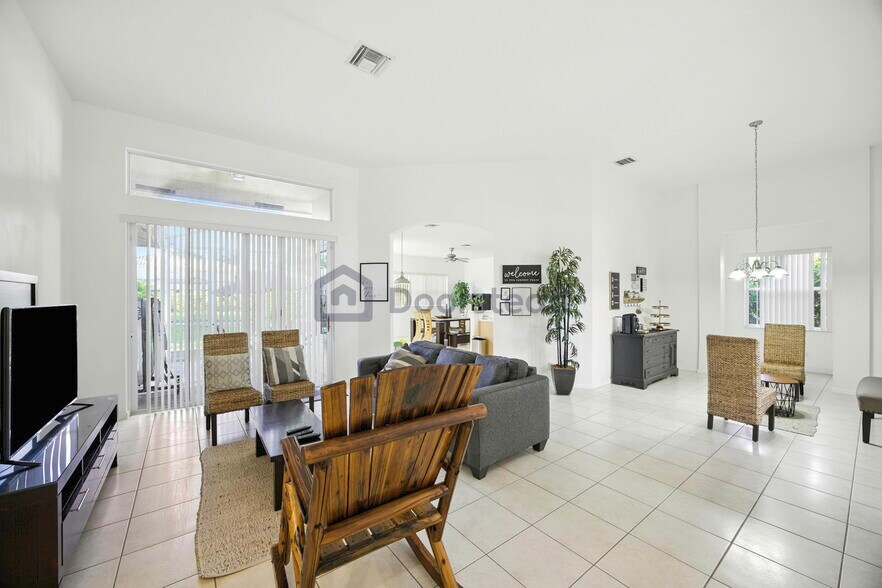 Building Photo - 10555 Paso Fino Dr