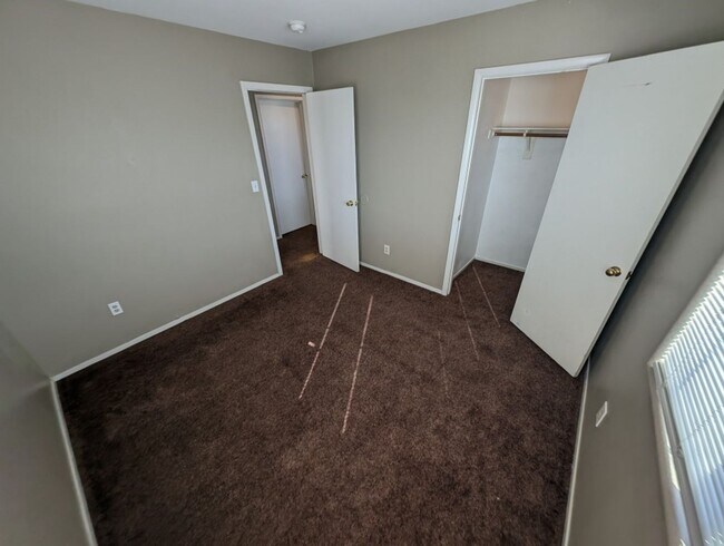 Building Photo - 4368 Holden St