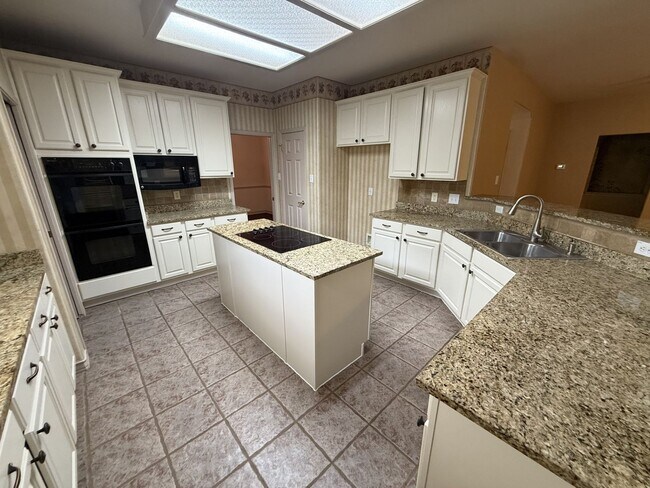 Building Photo - 4 Bedroom/3.5 bath The Vineyard Subdivision