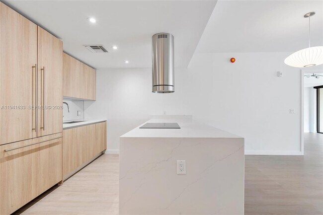 Building Photo - 9901 W Bay Harbor Dr