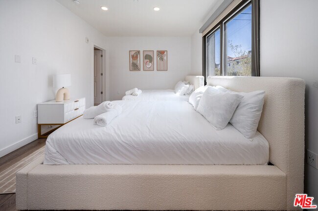 Building Photo - 1070 S Bedford St