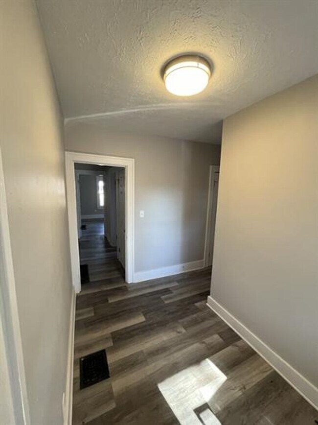 Building Photo - 4124 Larkwood Ave