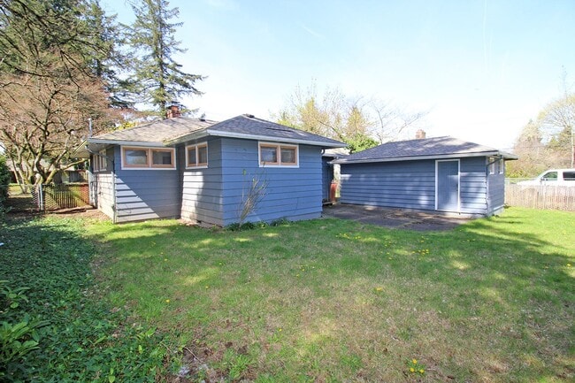 Building Photo - Delightful 3 Bedroom Mid-Century Ranch Hom...