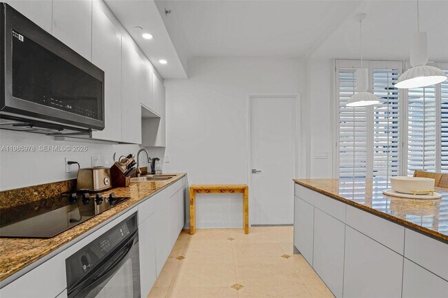 Building Photo - 725 Crandon Blvd