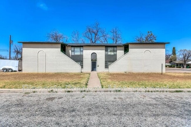 Building Photo - 1429 Austin St