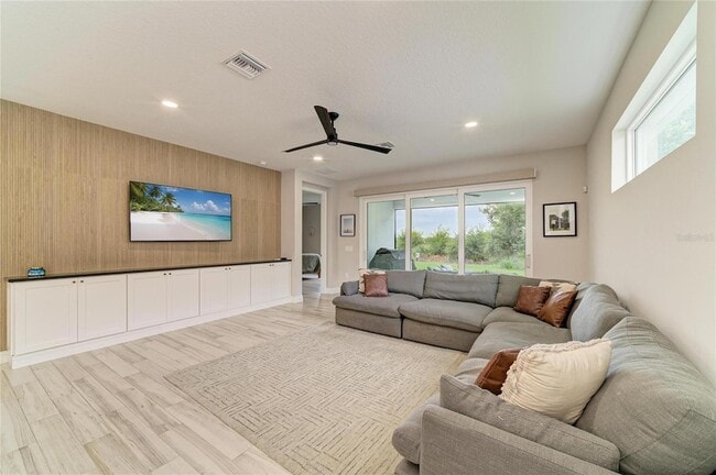 Building Photo - 1079 Waterline Ct