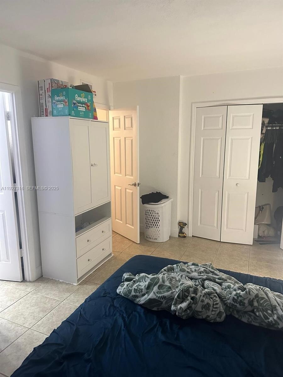 Building Photo - 984 W 40th St