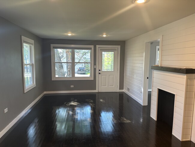 Building Photo - 812 Ridge Ave