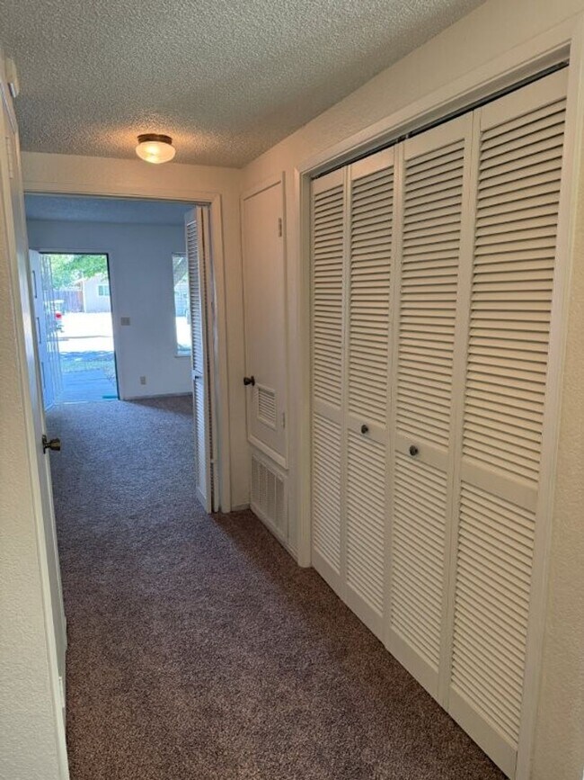 Building Photo - 990/992 JUSTIN DUPLEX