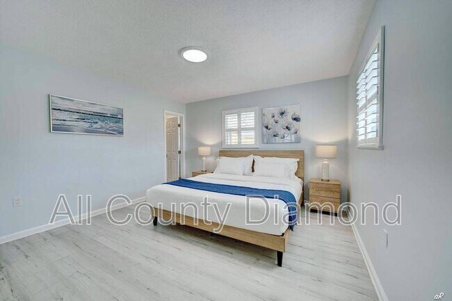 Building Photo - 7308 Sunset Ave