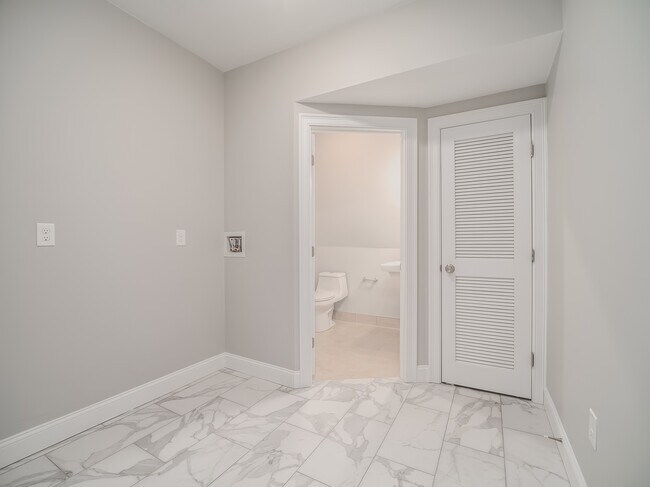 Building Photo - 7 Lowell St