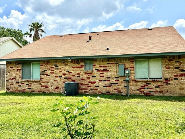 Building Photo - 13518 Townwood Dr