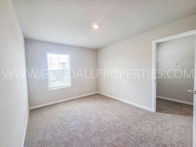 Building Photo - 1047 Daisy Ln