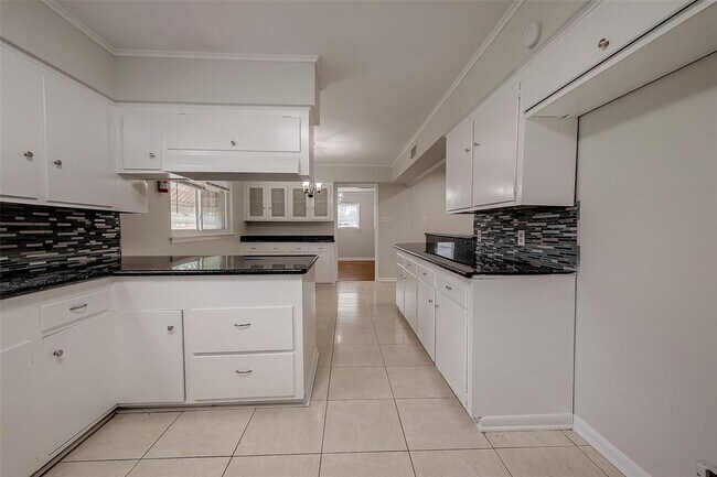 Building Photo - 4115 Mischire Dr