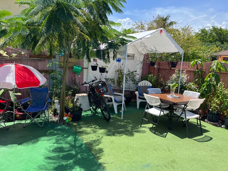 Private, fully fenced yard - 1891 Prairie Rd