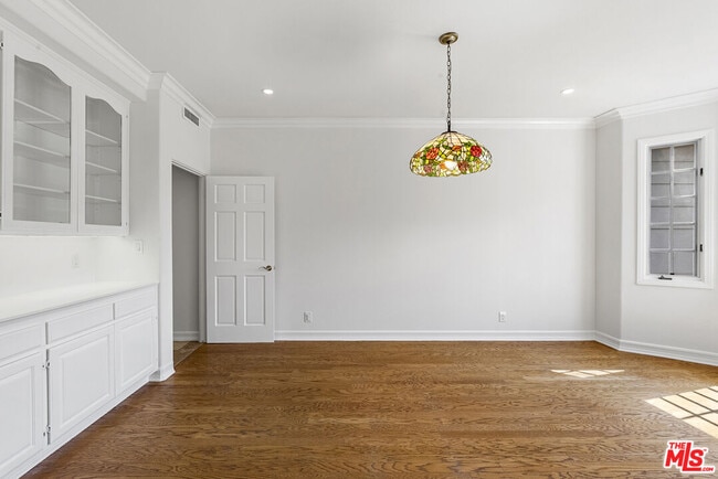 Building Photo - 18339 Linnet St