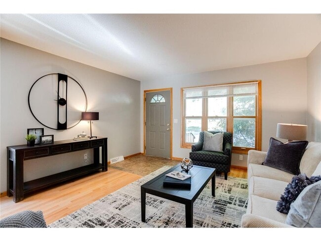 Building Photo - 821 Weeks Ave SE