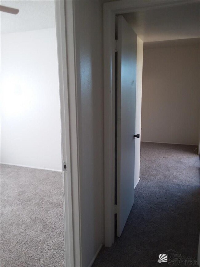 Building Photo - 2880 S 1st Ave