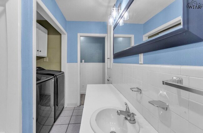 Building Photo - 2111 Allen Rd