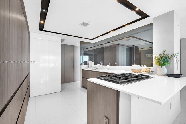 Building Photo - 3535 S Ocean Dr